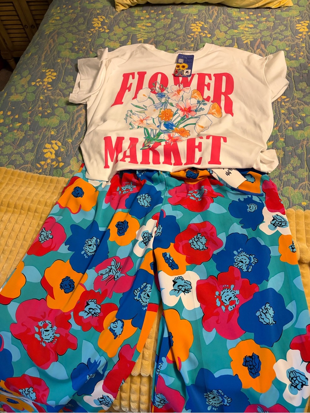 Flower Market Women's lounge Set - White Top & Multicolor Floral Pants